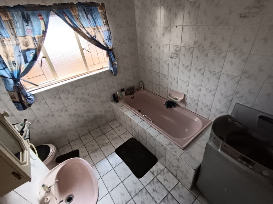 3 Bedroom Property for Sale in Geelhoutpark North West